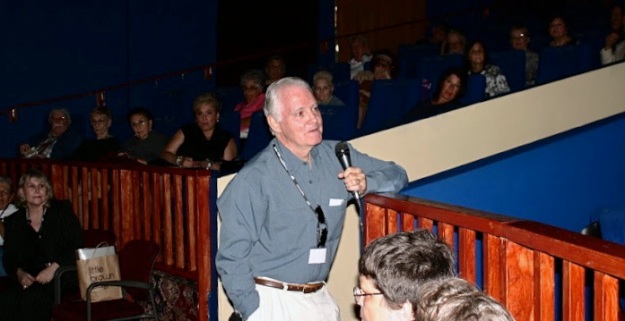 Richard Bloom addressing the audience at Cinema Paradiso in Florida at the Fort Lauderdale premiere of "Transport XX to Auschwitz".